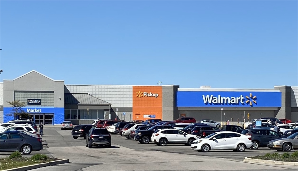 Walmart Supercenter few paces to the east of Findlay dentist Anderson Family Dentist Dentagama