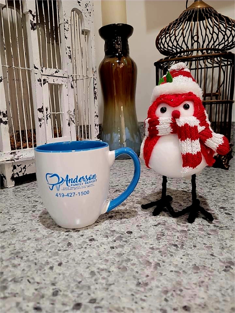 souvenir and decorative objects on display at Findlay dentist Anderson Family Dentist