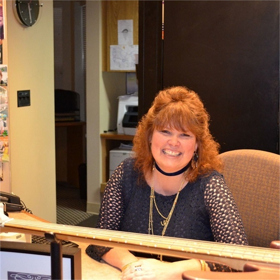 Warm and friendly reception staff at Sound to Mountain Dental Health Center Tacoma WA
