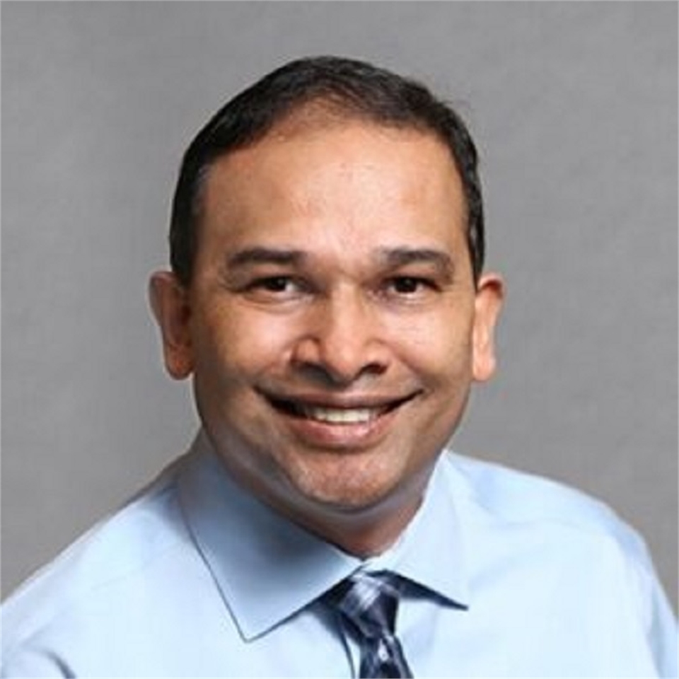 Toronto dentist Dr. Vasant Ramlaggan at Midtown Dental Centre Dentagama