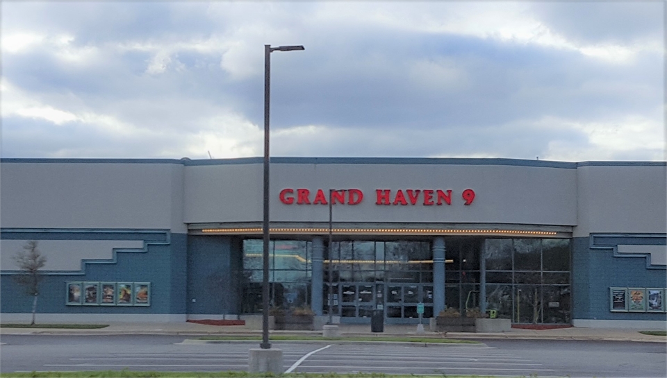 GQT Grand Haven 9 at 3 minutes drive to the north of Grand Haven Dental Care