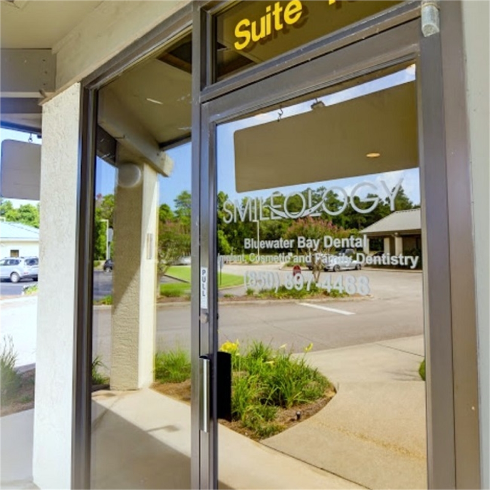 Signage on the front door of Smileology Bluewater Bay Niceville FL 32578
