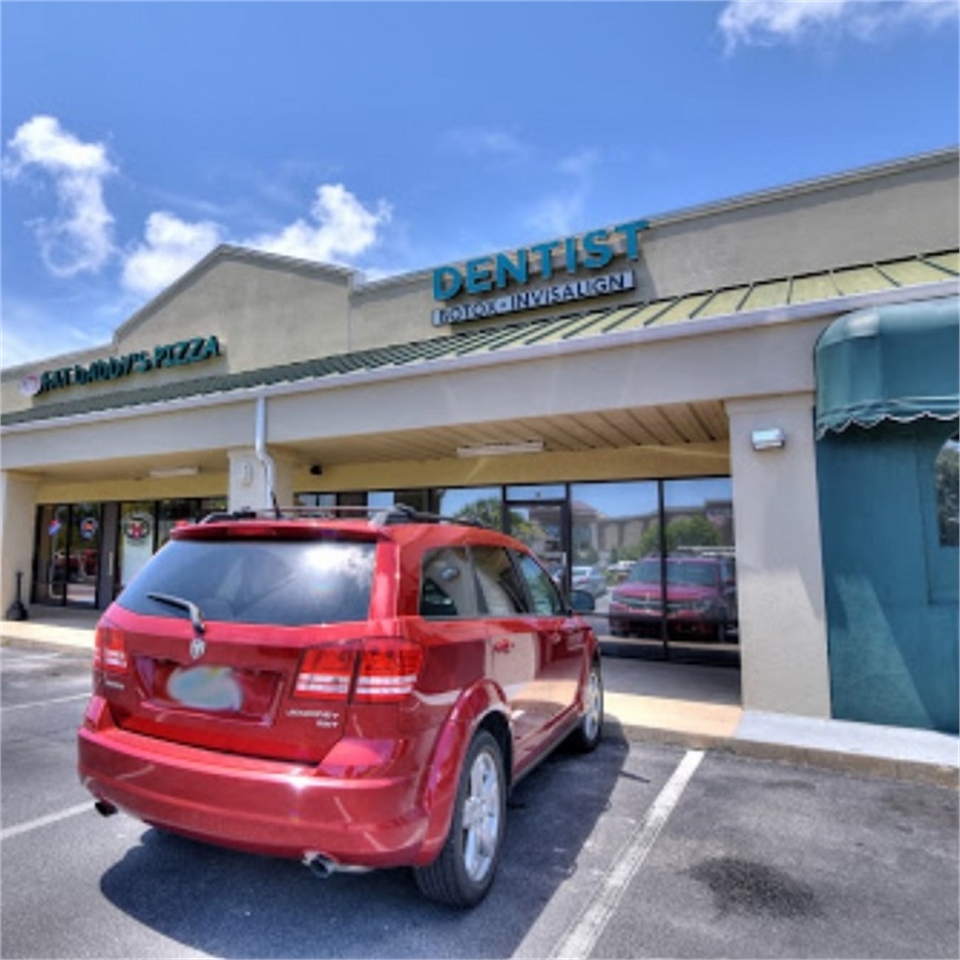 Ample parking space at Smileology Santa Rosa Beach