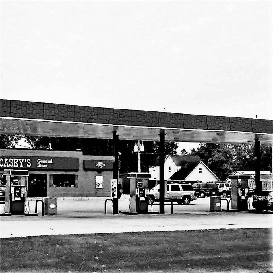 Casey's General Store few paces to the north of Eagle Grove dentist