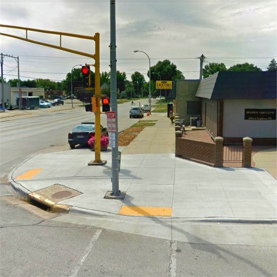 Main intersection in Eagle Grove IA just three blocks to the north of Moffitt Dental Center