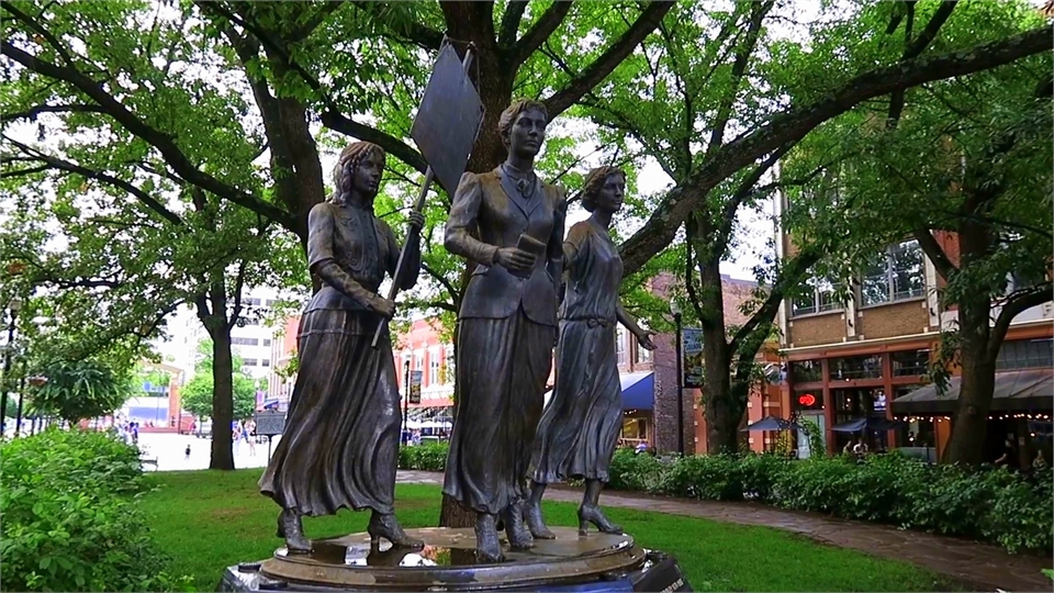 Tennessee Woman Suffrage Memorial Market Square 7 miles to the northeast of Knoxville dentist Robert