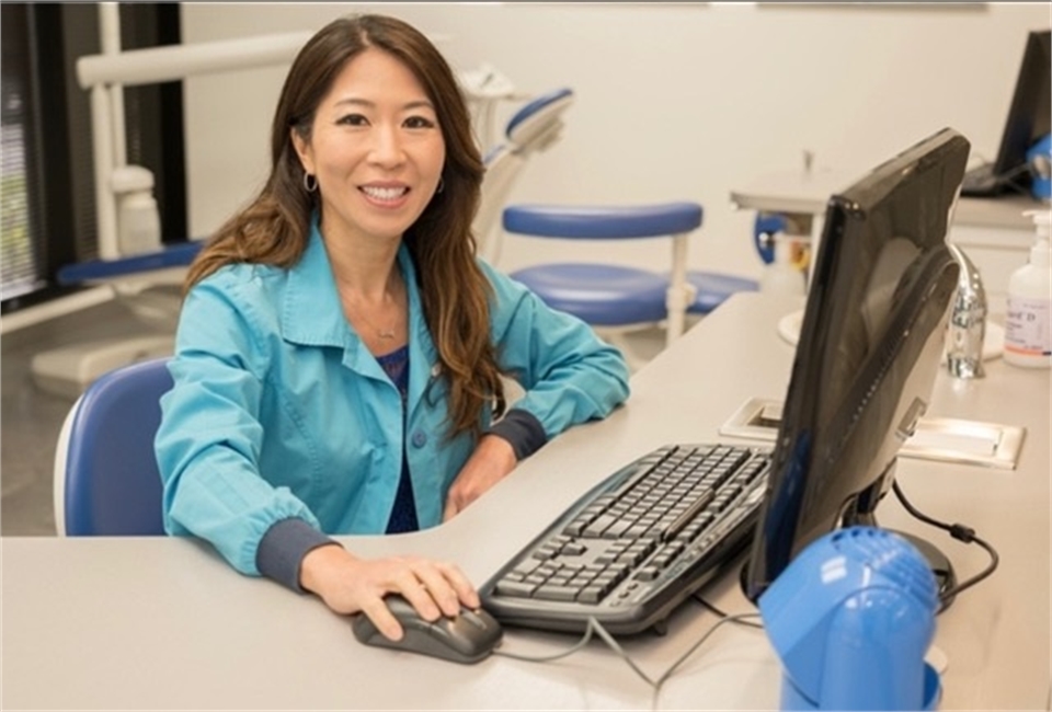 Kirkland dentist Dr. Susan Kim's consultation room at Evergreen