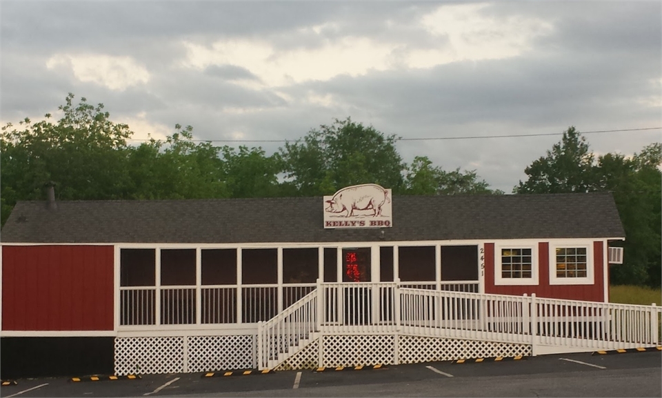 Kelly's BBQ at 8 minutes drive to the southeast of Georgia Dental Studio Jersey GA