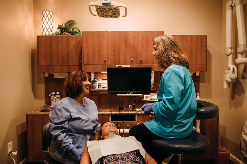 Dr. Carolyn Larsen performing dental implants at Park View Dental