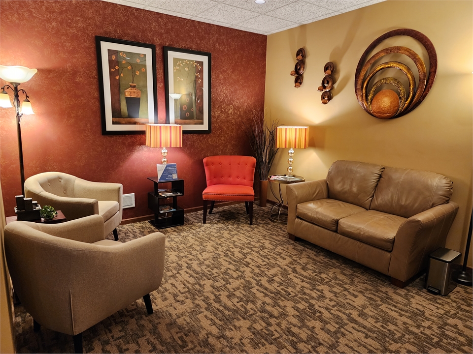 Waiting lounge at Innovative Dentistry Davenport Quad Cities Dentagama