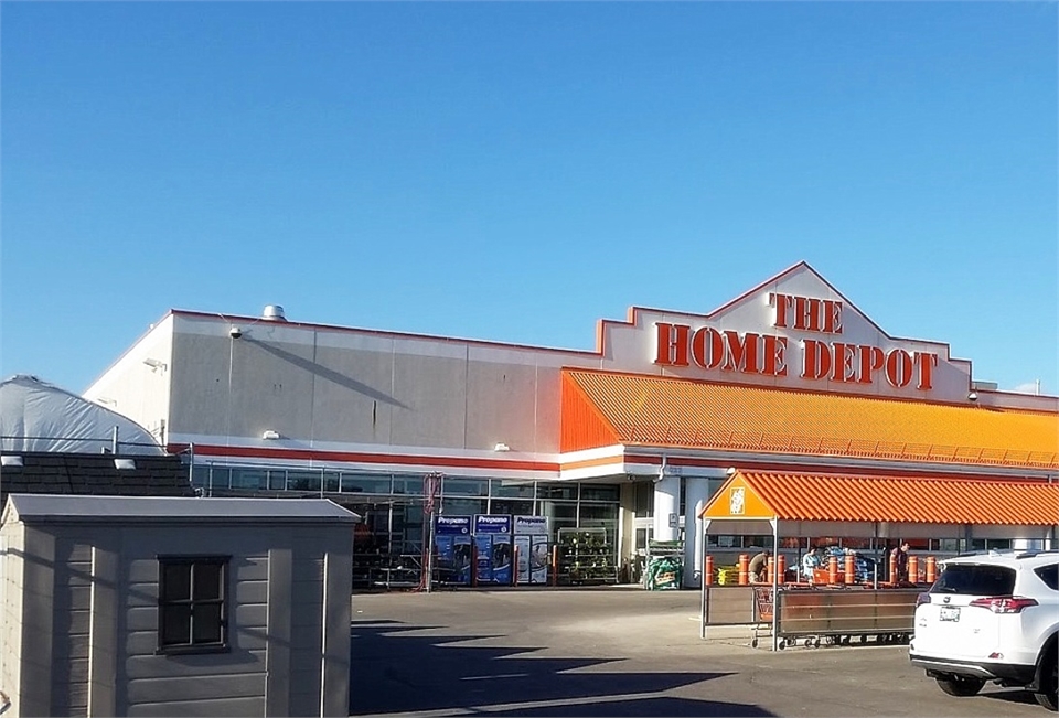 The Home Depot on Empress St 6 minutes to the north of Winnipeg dentist Integral Dental
