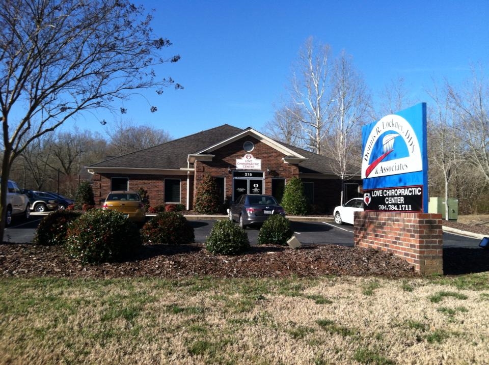 Signboard and building of the office of Concord NC dentist Dennis R. Lockney DDS