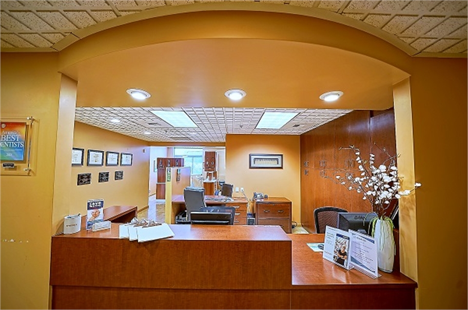 Front desk at Renton dentist Hu Smiles in Renton