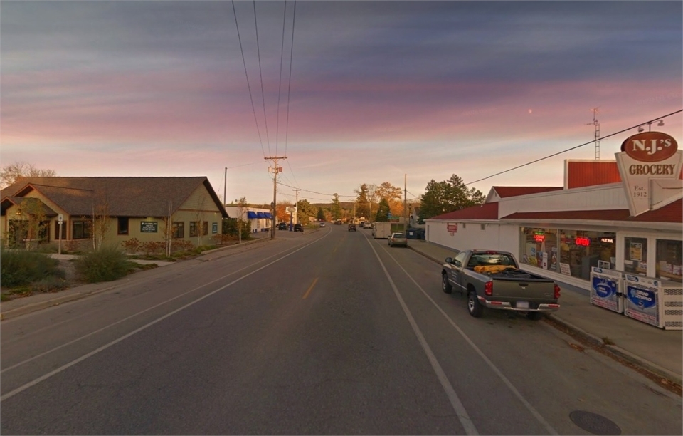 Lake Leelanau dentist Lisa Siddall  DDS just opposite NJ's Grocery