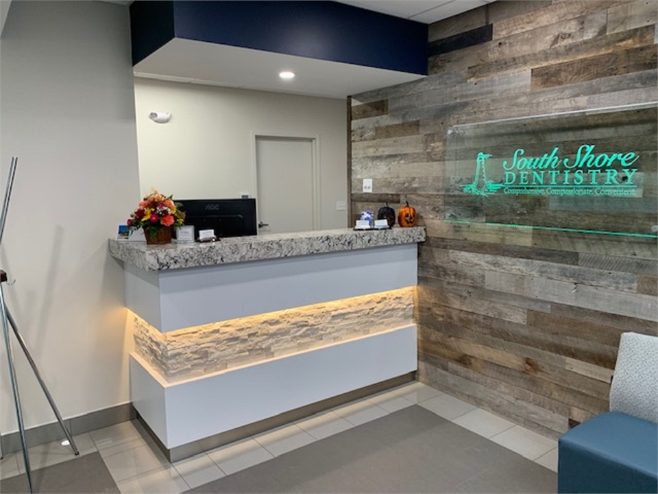 Frontdesk at Weymouth dentist South Shore Dentistry Dentagama