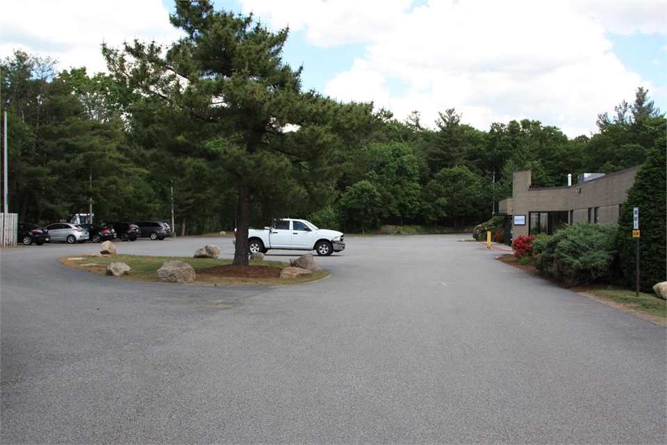 Sufficient parking space at Weymouth dentist South Shore Dentistry