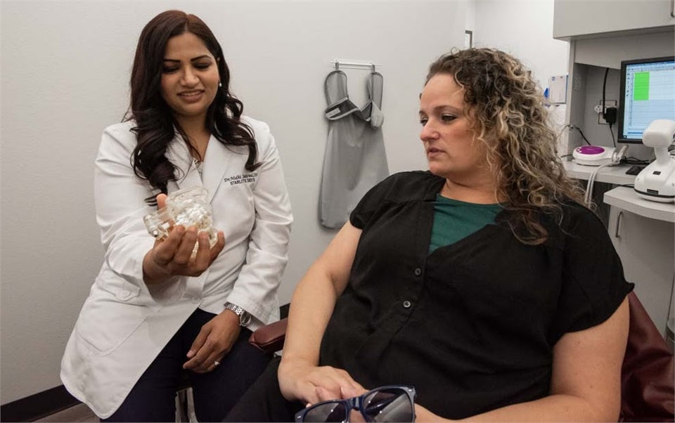 Dr. Jaiswal explaining the dentures treatment procedure at Starlite Dental