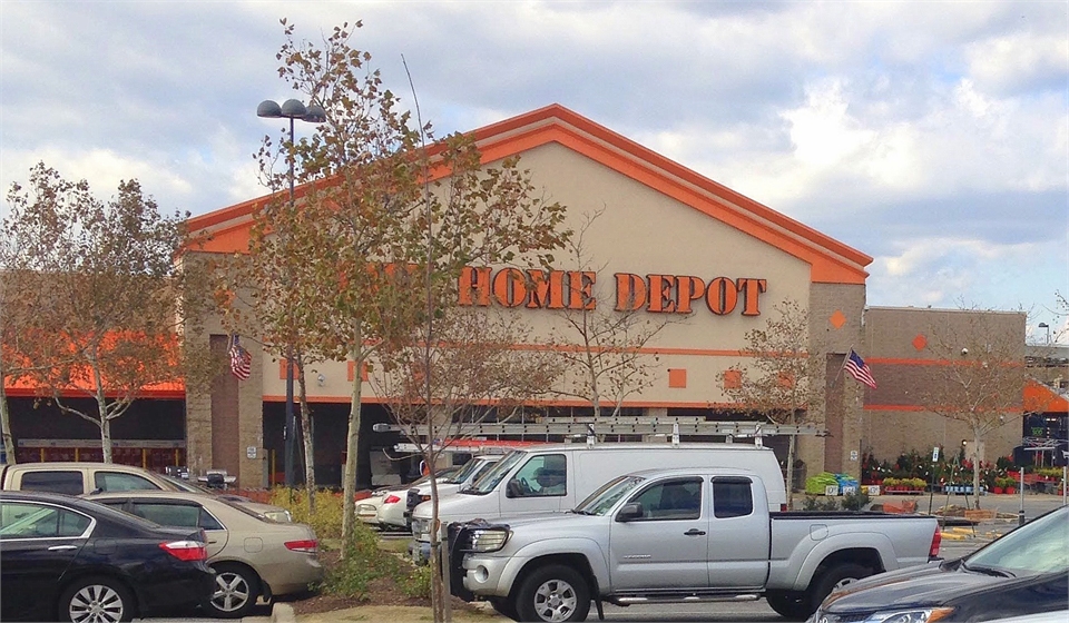 Home depot at 6 minutes drive to the south of Centro Dental Las Americas