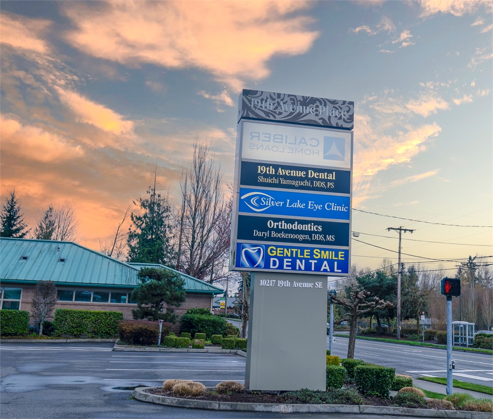 Outdoor signage 19th Avenue Dental Everett