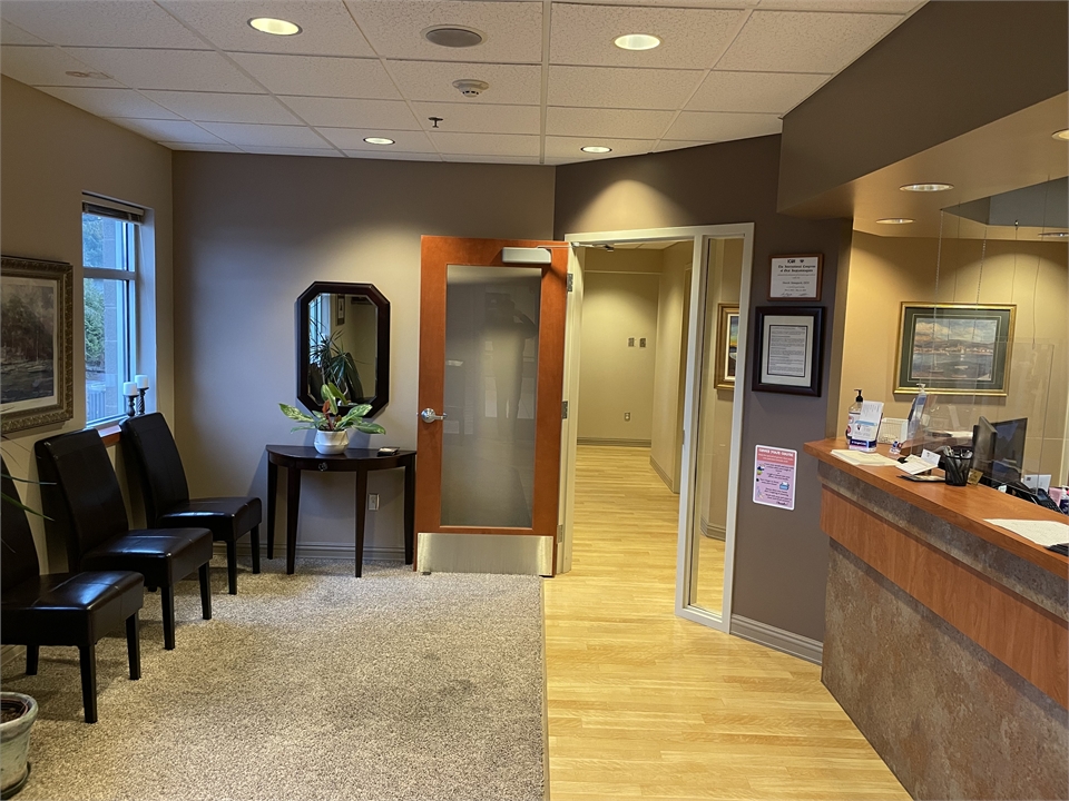 Waiting area at 19th Avenue Dental Everett dentist office