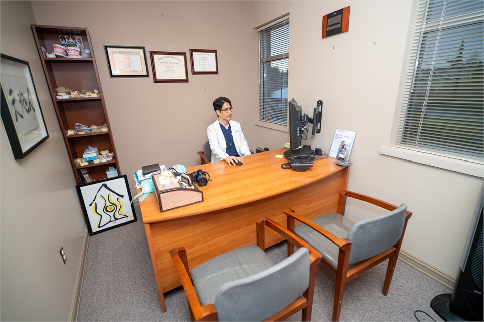 Consultation room of Everett dentist Dr. Yun Kang at 19th Avenue Dental