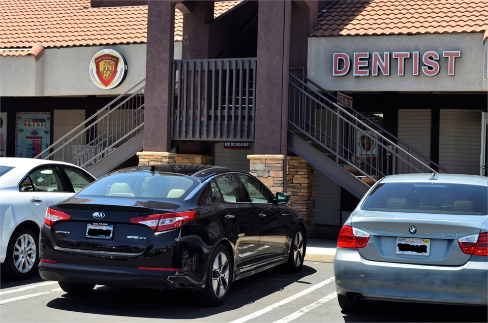 Building exterior view Lake Forest dentist Pankaj R. Narkhede DDS 