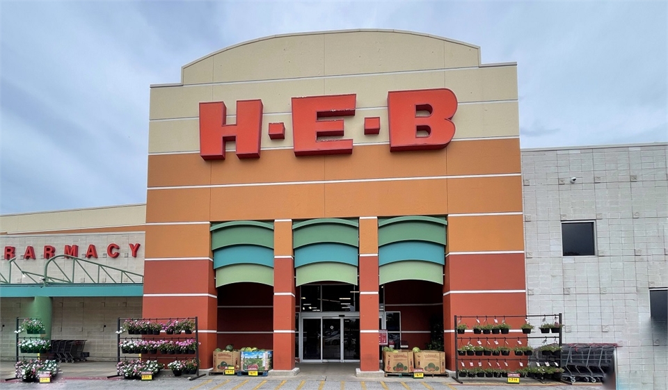 H-E-B is at 5 minutes drive to the north of Austin dentist Brilliant Smiles