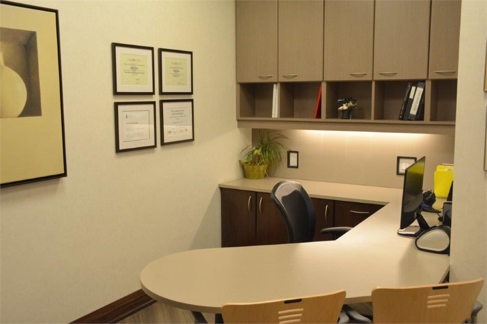 Consulting room at Oshawa dentist Dr. Gold's Source Dental