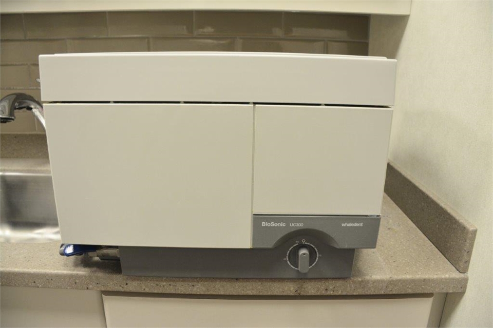 BioSonic UC300. Ultrasonic Cleaning System at Oshawa dentist Dr. Gold's Source Dental