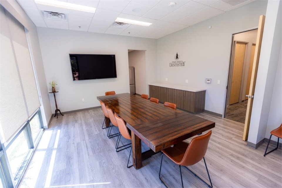 Meeting area at Pine Hills Dentistry Grass Valley