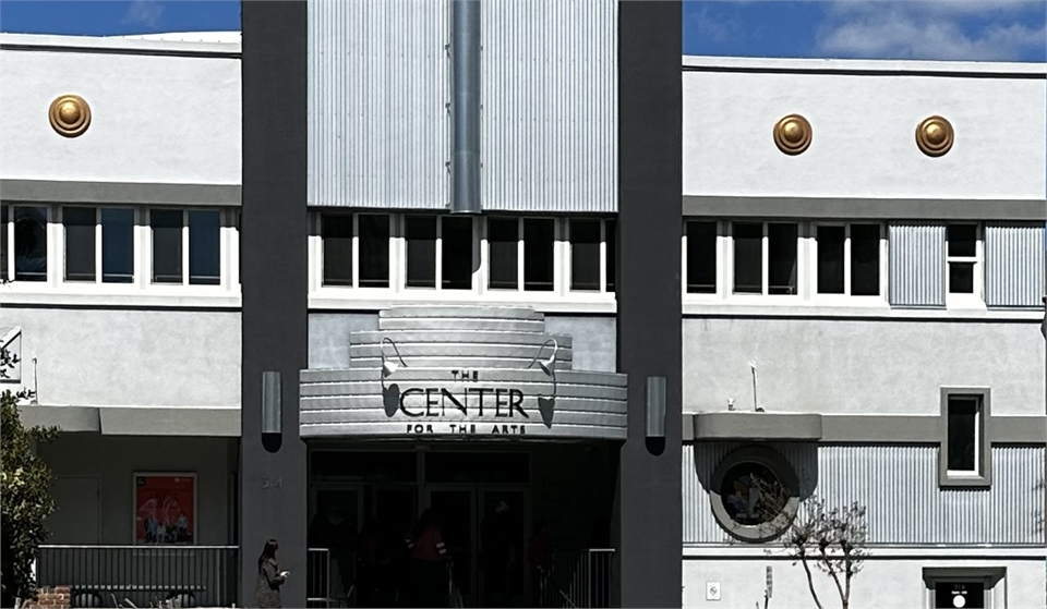 The Center For the Arts at 6 minutes drive to the west of Grass Valley dentist Pine Hills Dentistry