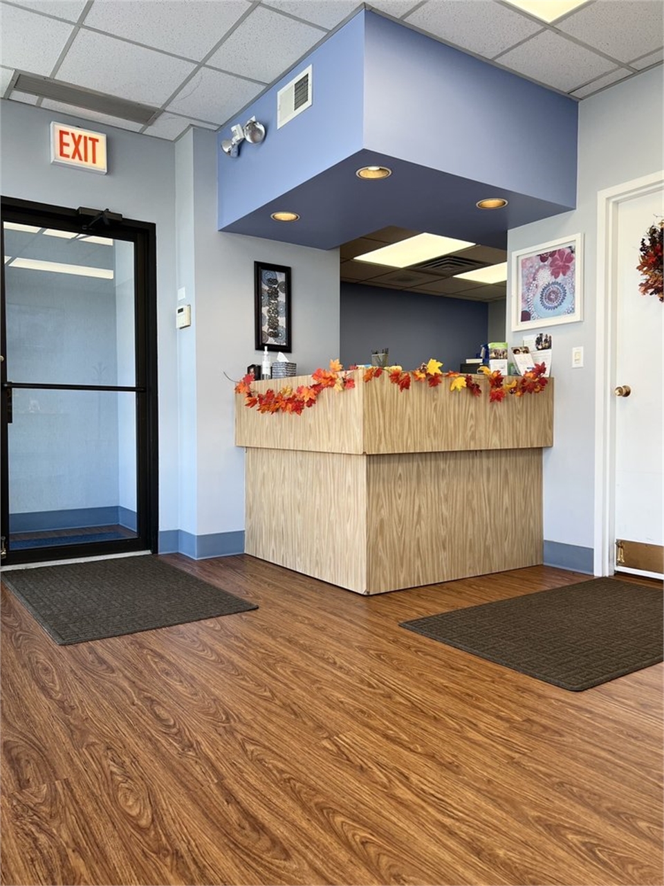 reception-area-smiles-on-elston-chicago-il.