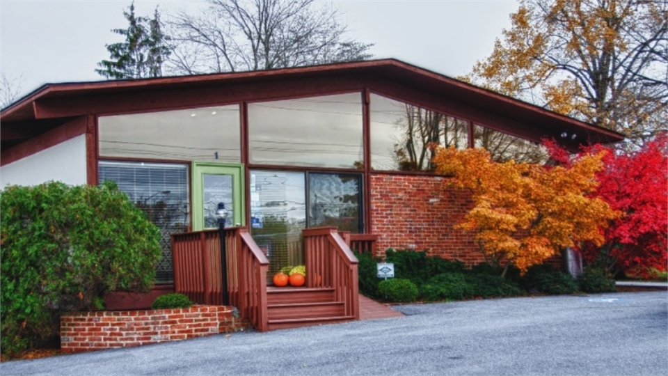 Exterior view of Edgewater Dental Arts in Edgewater