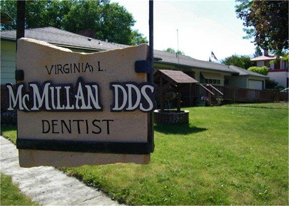 Signboard outside the office of John Day dentist John Day Smiles  