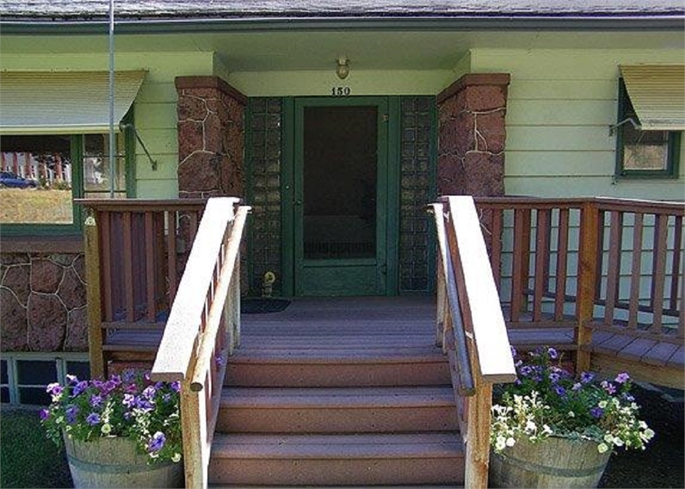 Entrance to the office of John Day dentist John Day Smiles  