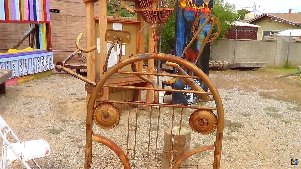 Valley of the Moon at 13 minutes drive to the northwest of Tucson dentist Prime Dental