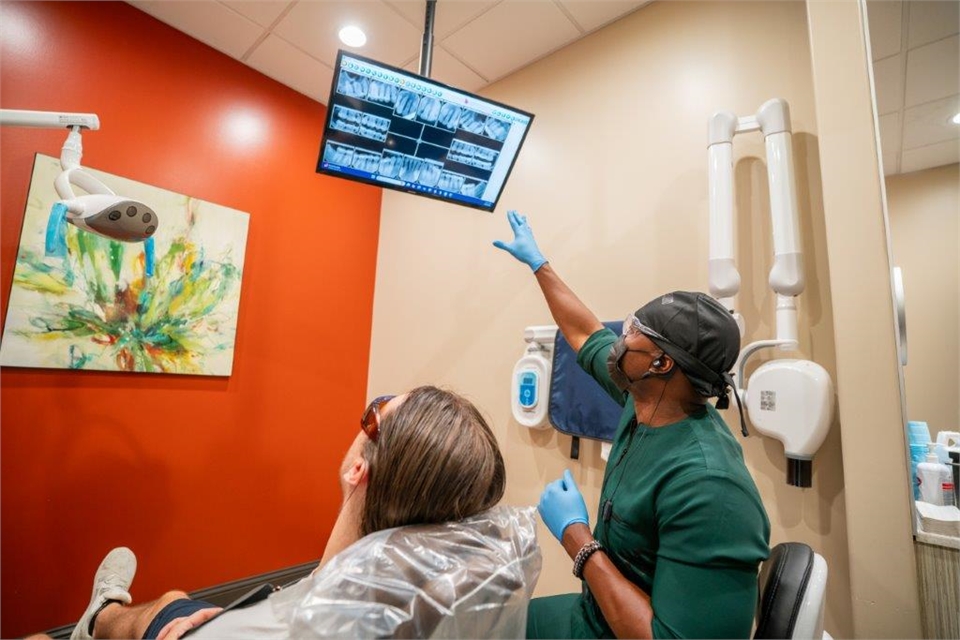Dental implant and crown consultation using digital Xrays at 10 Day Smiles Arlington TX