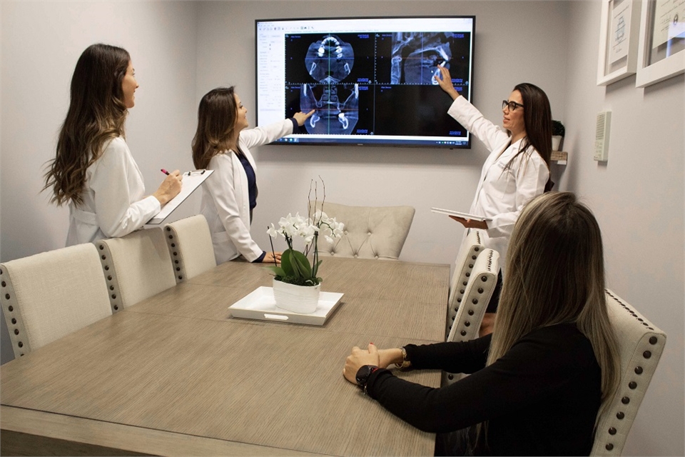 Doctors discussing CT Scan at Davie FL dentist One Dental Studio