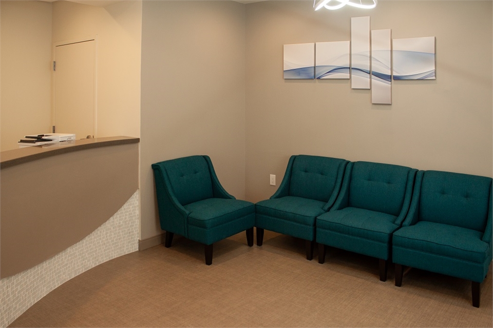 Waiting area at Freehold cosmetic dentist Premier Arts Dental