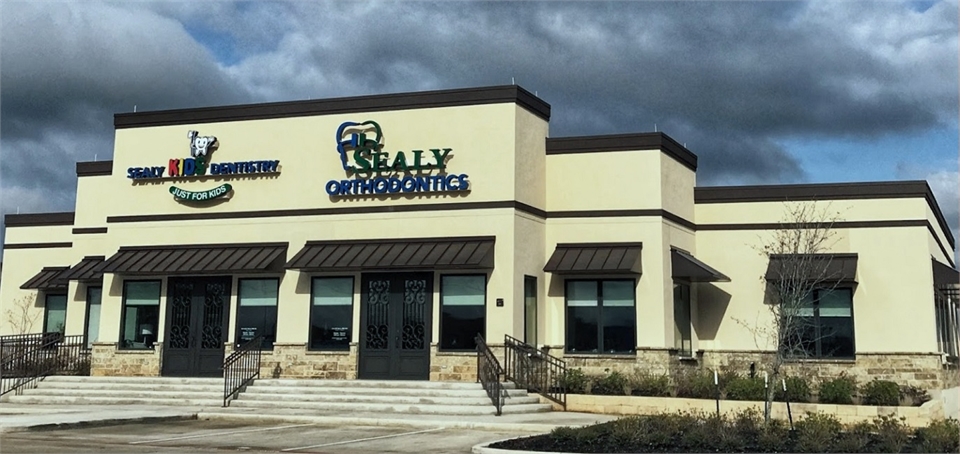 Exterior view of Sealy Orthodontics