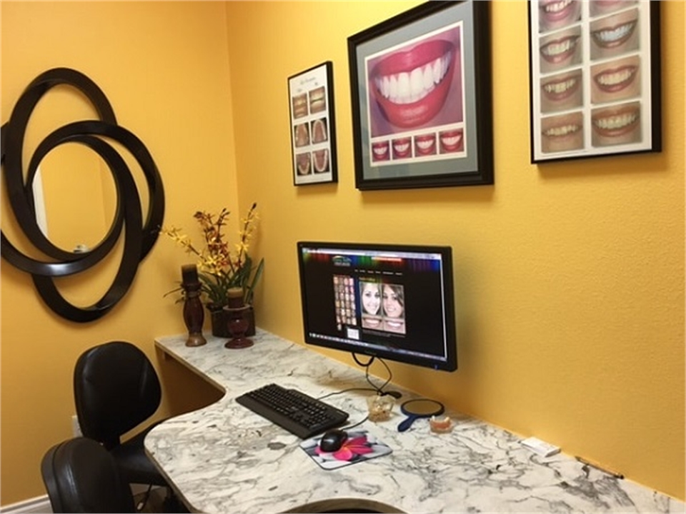 The consultation room at Longmont CO dentist Artistic Smiles