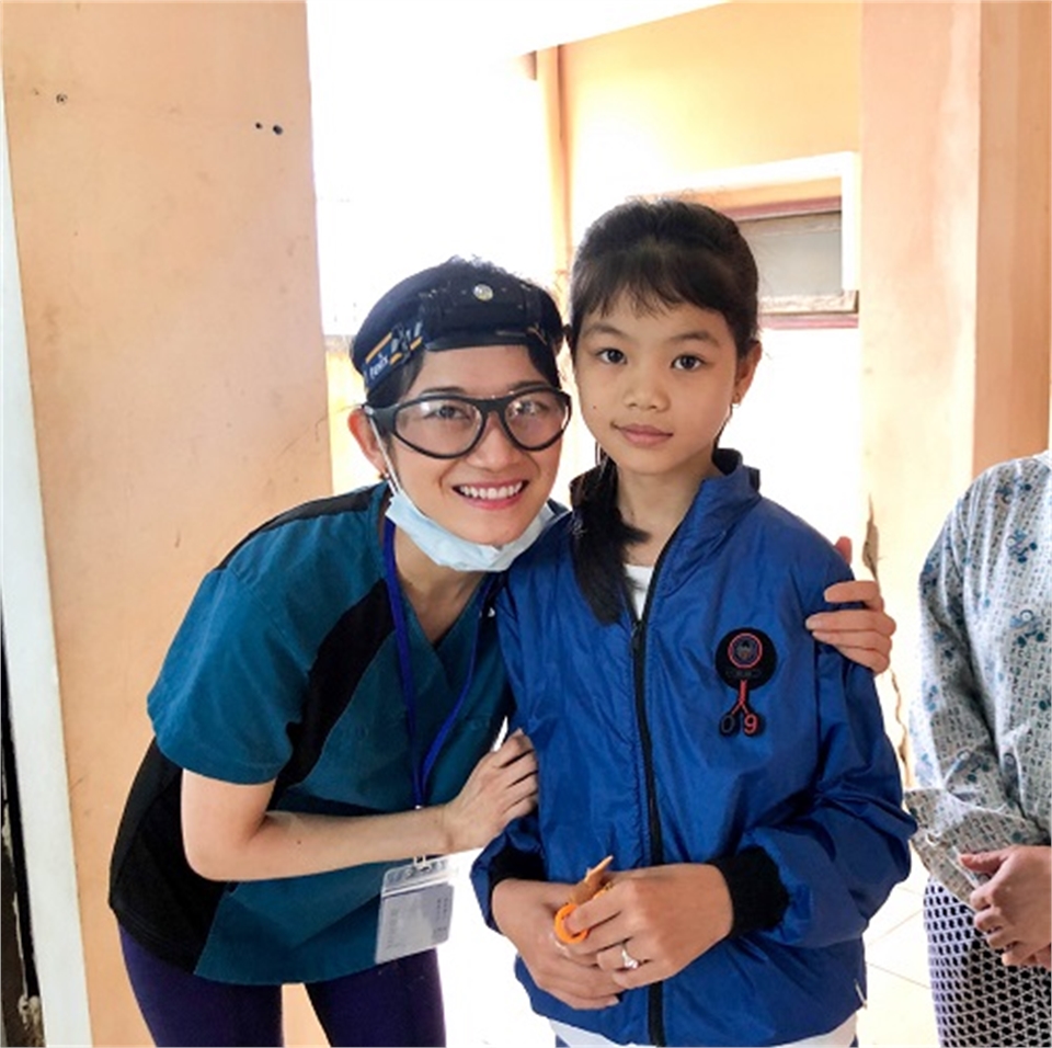 Calgary dentist 16th Avenue Dental Dr. My Le BSc with patient