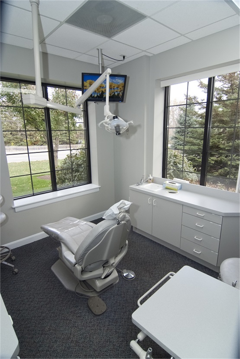 Treatment room of Gurnee IL dentist Bradley Rule DDS