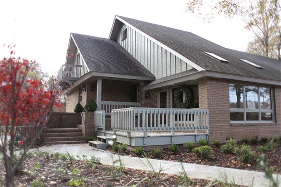 Storefront view of Simpsonville dentist Simpsonville Dental Associates