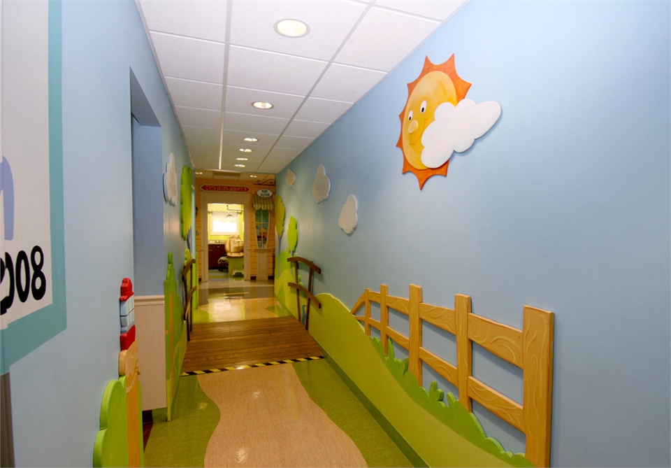 Farm themed hallway at Austin pediatric dentist and orthodontists Smiles of Austin