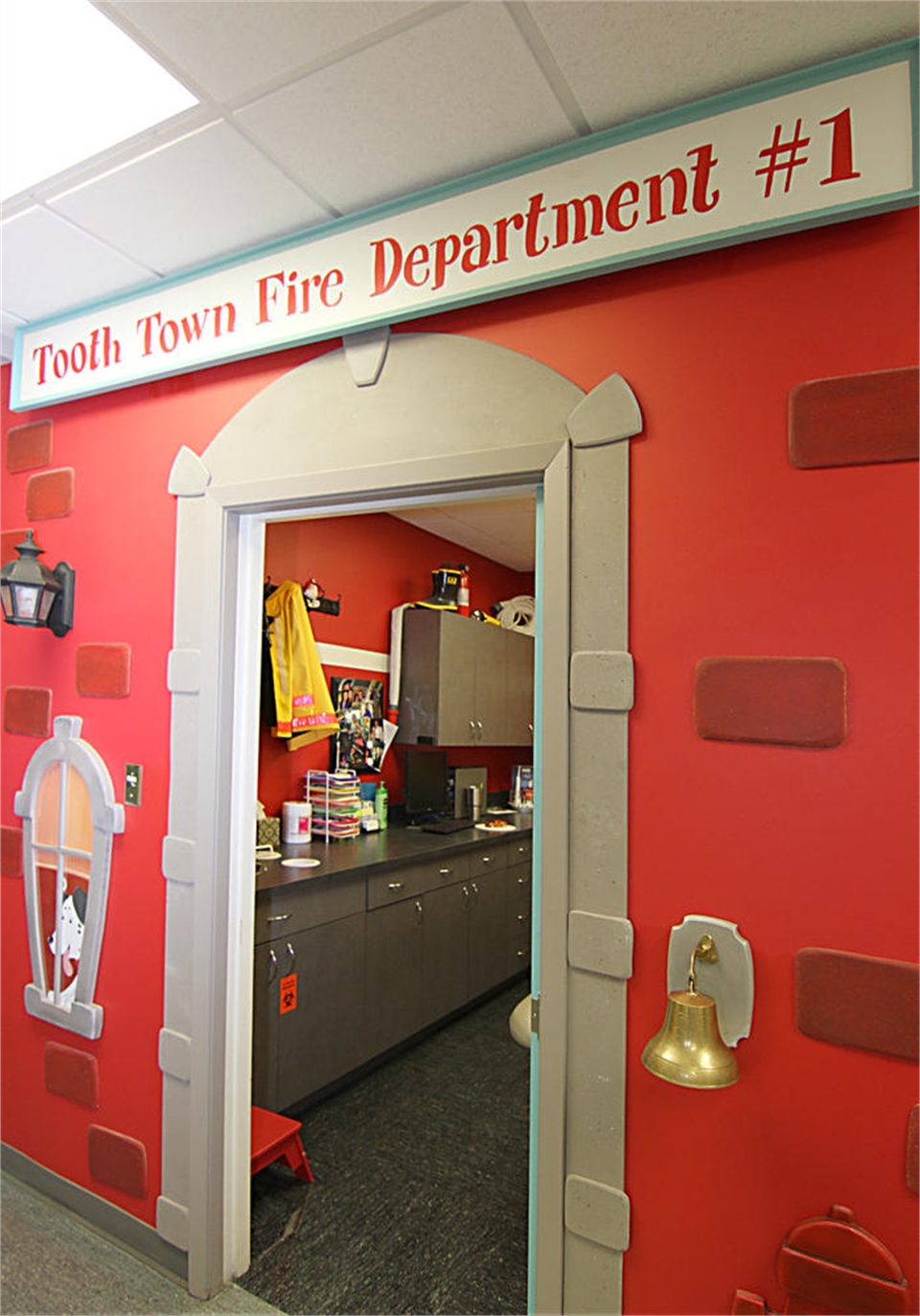 Fire department themed operatory at Austin orthodontists and pediatric dentists Smiles of Austin