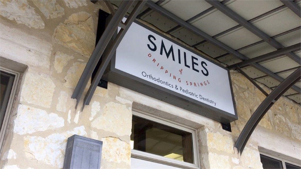 Entrance to Smiles of Dripping Springs