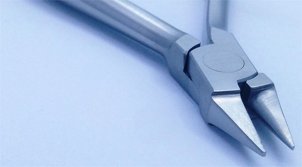 LIGHT WIRE PLIERS WITH GROOVES