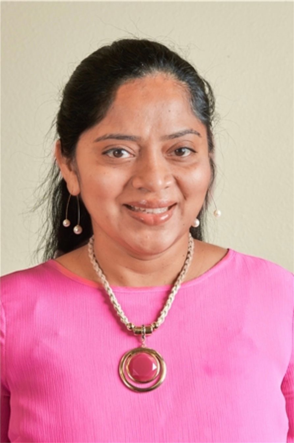 Dallas dentist Dr. Praneetha Mummaneni at Glow Dental and Implant Center