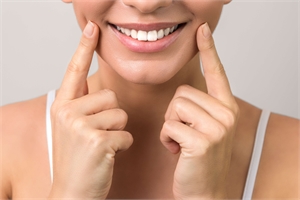 9 Tips To Keep Your Teeth Clean In Between Dentist Visits